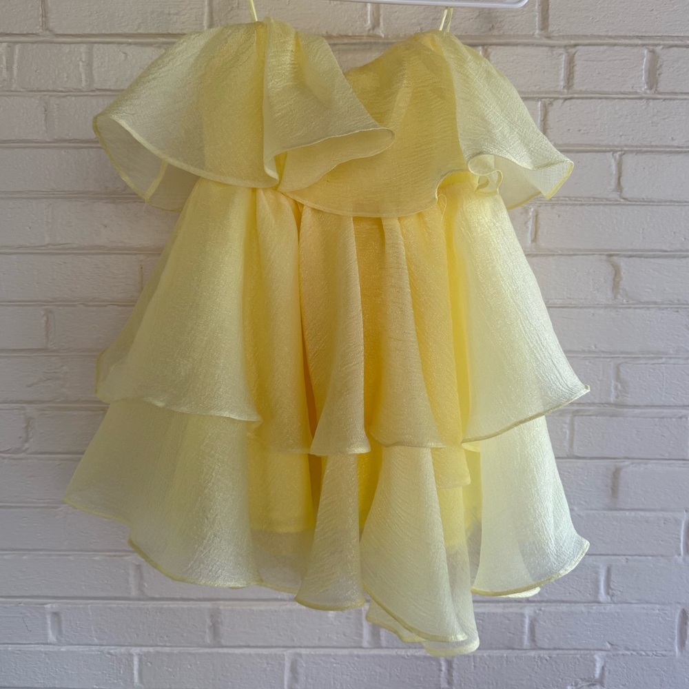 Pale yellow, lined, flowy, strapless dress
